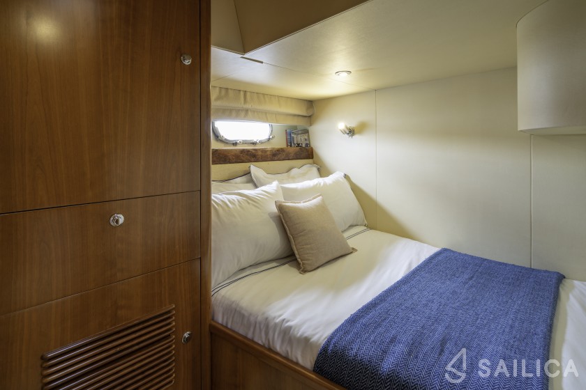 Majesty 50 Fly - Yacht Charter Sailica