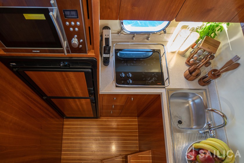 Majesty 50 Fly - Yacht Charter Sailica