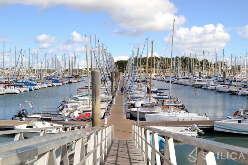 Lagoon 40 - Yacht Charter Sailica