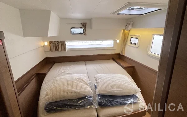 Lagoon 42 - Yacht Charter Sailica