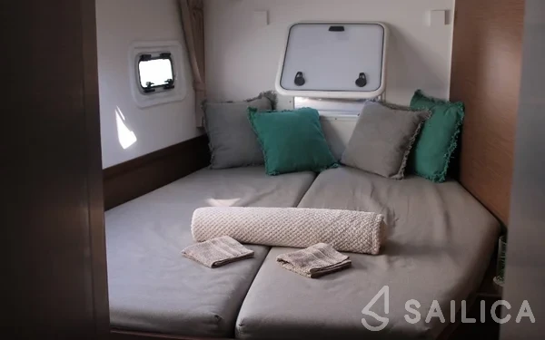 Lagoon 42 - Yacht Charter Sailica