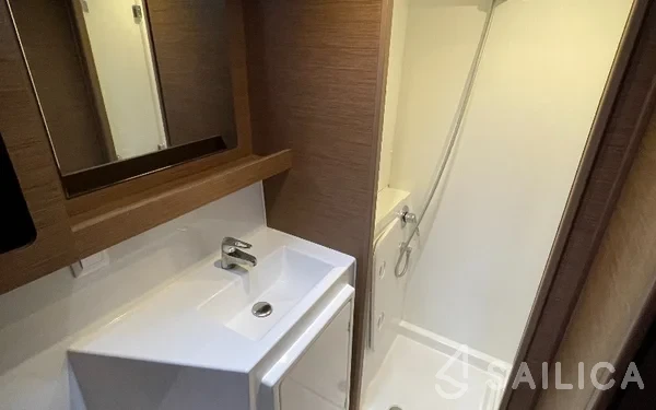 Lagoon 42 - Yacht Charter Sailica