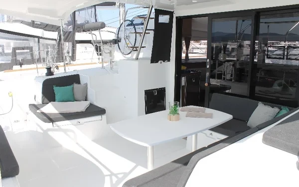 Lagoon 42 - Yacht Charter Sailica