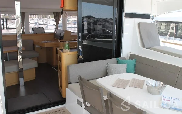 Lagoon 42 - Yacht Charter Sailica
