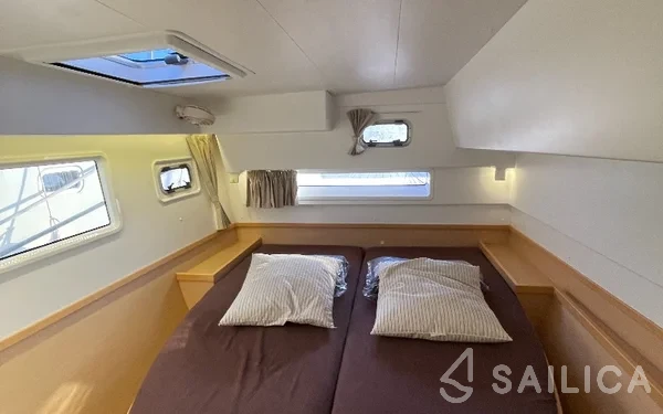 Lagoon 42 - Yacht Charter Sailica