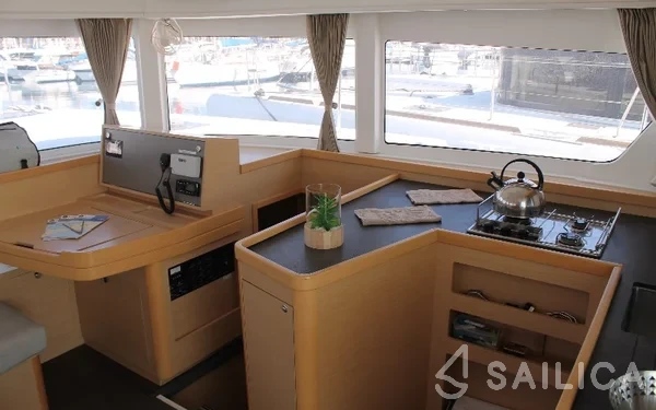 Lagoon 42 - Yacht Charter Sailica