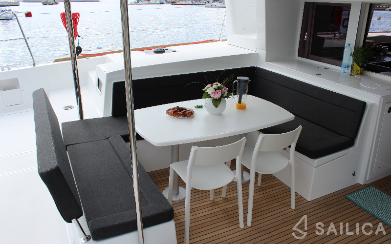 Lagoon 450  Flybridge - Yacht Charter Sailica