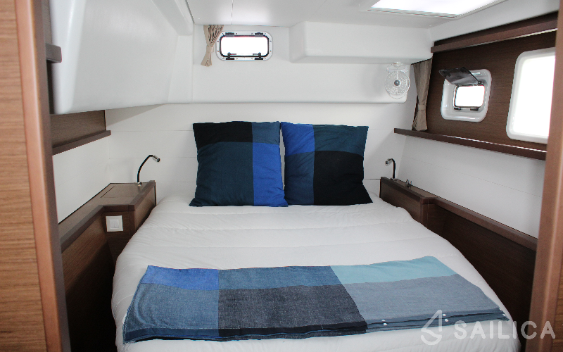 Lagoon 450  Flybridge - Yacht Charter Sailica