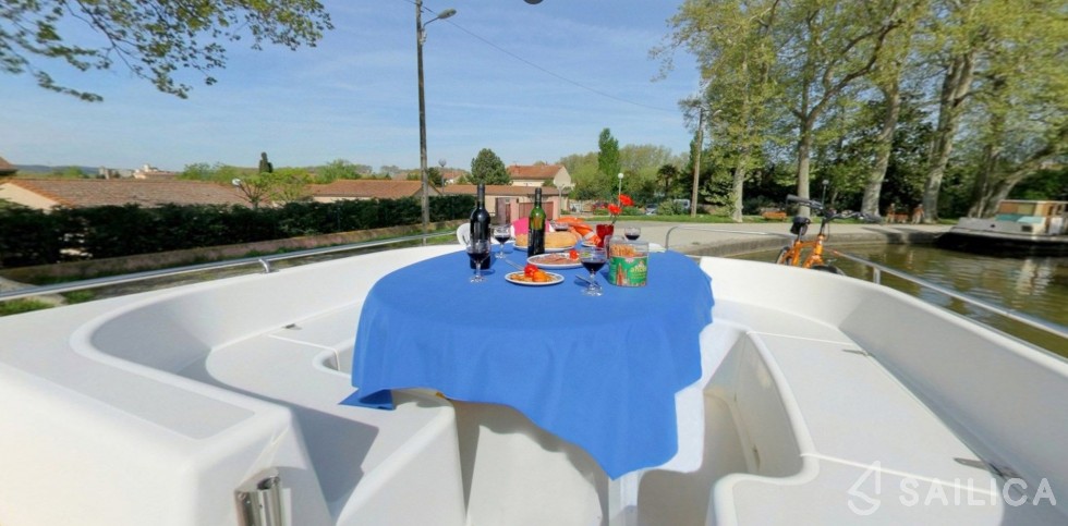 Le Boat Calypso - Yacht Charter Sailica