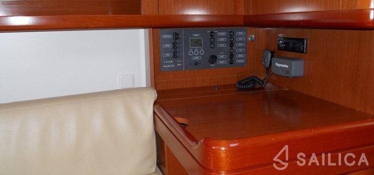 Beneteau 411 - Yacht Charter Sailica