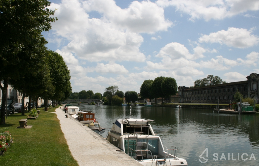 Le Boat Calypso - Yacht Charter Sailica