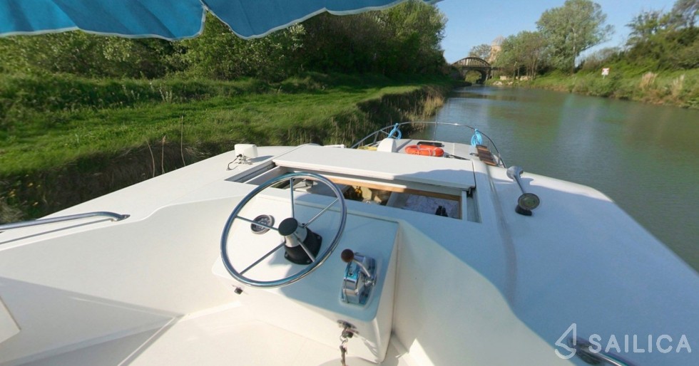 Le Boat Caprice - Yacht Charter Sailica