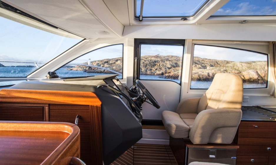 Nimbus 305 Coupe - Yacht Charter Sailica