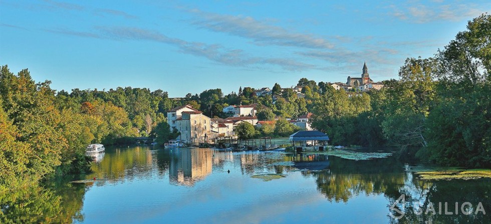 Le Boat Cirrus A - Yacht Charter Sailica