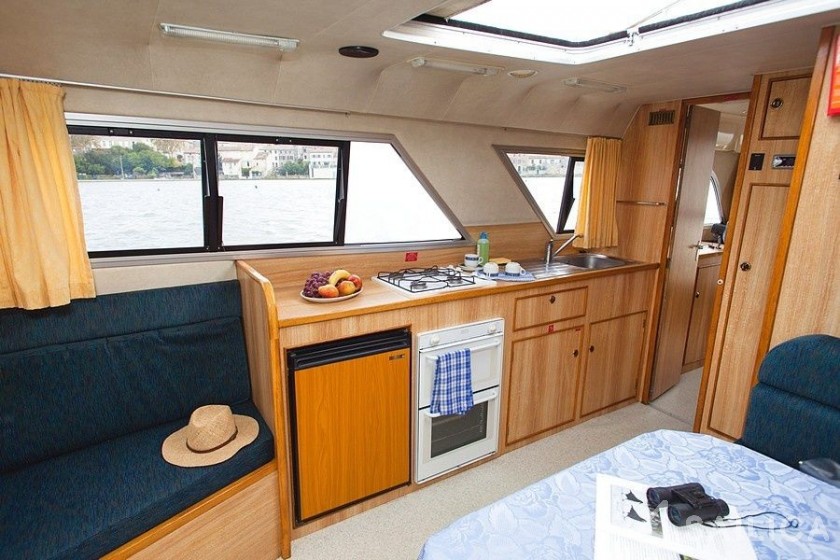 Le Boat Cirrus B - Yacht Charter Sailica