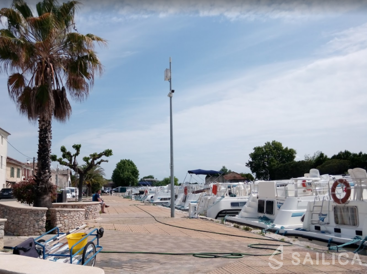 Le Boat Cirrus B - Yacht Charter Sailica