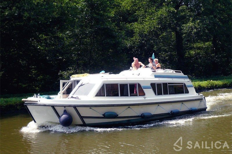 Le Boat Cirrus B - Yacht Charter Sailica