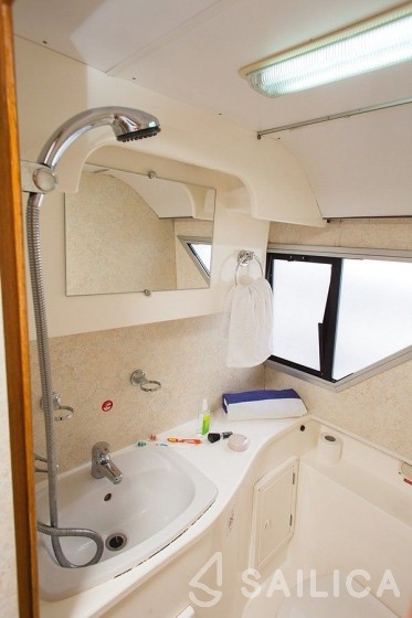 Le Boat Cirrus B - Yacht Charter Sailica