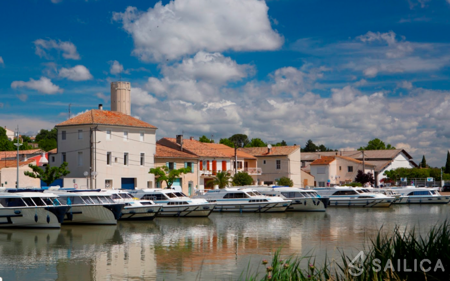 Le Boat Cirrus B - Yacht Charter Sailica