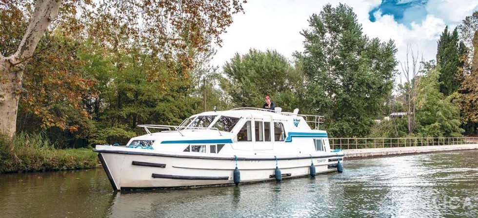 Le Boat Corvette A - Yacht Charter Sailica