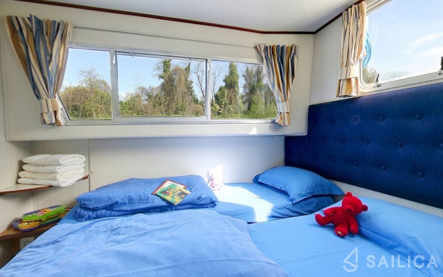 Le Boat Corvette A - Yacht Charter Sailica