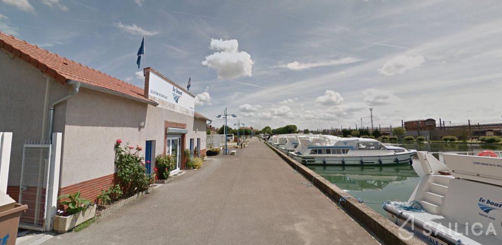 Le Boat Corvette A - Yacht Charter Sailica