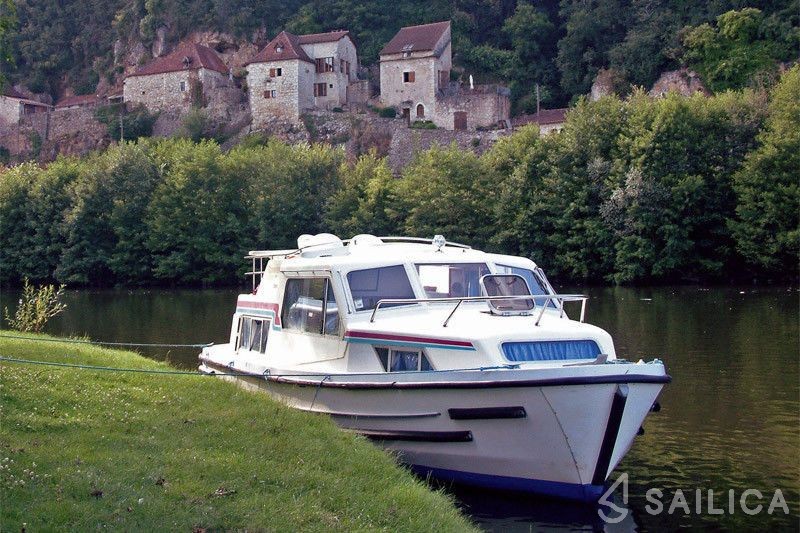 Le Boat Corvette B - Yacht Charter Sailica