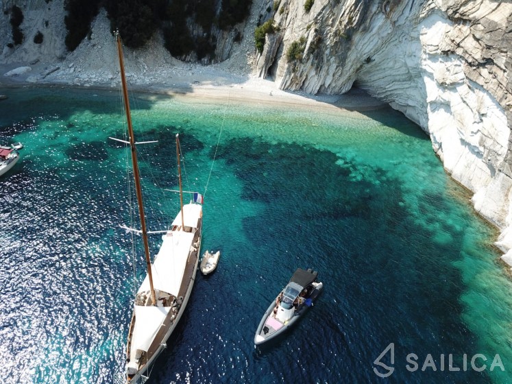 Scorpion Seafarer 36 - Yacht Charter Sailica