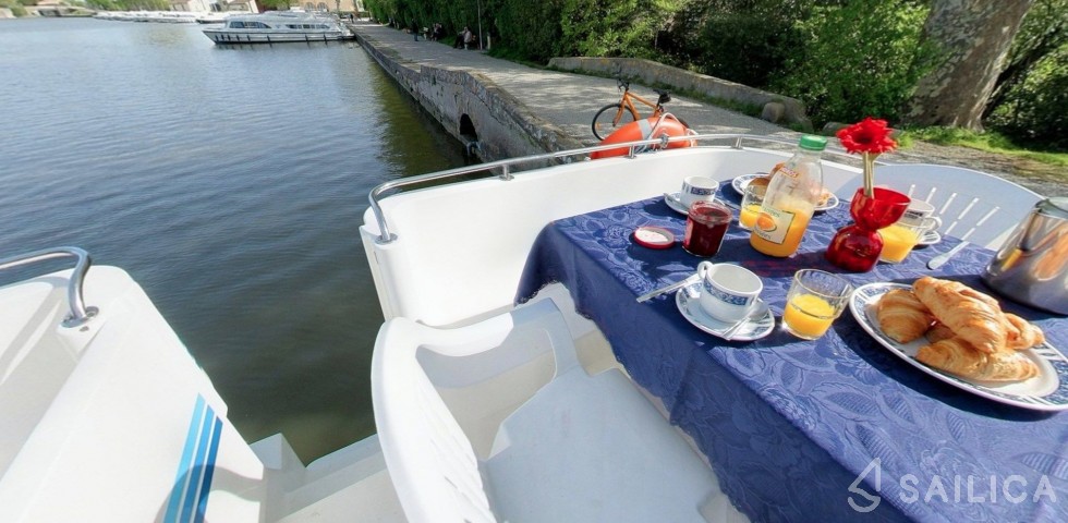 Le Boat Countess - Yacht Charter Sailica
