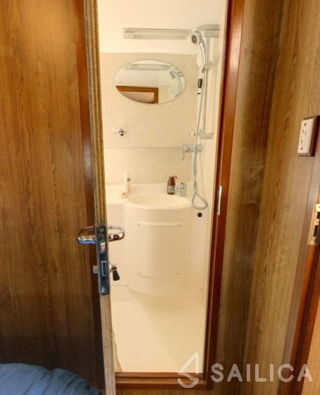 Le Boat Countess - Yacht Charter Sailica