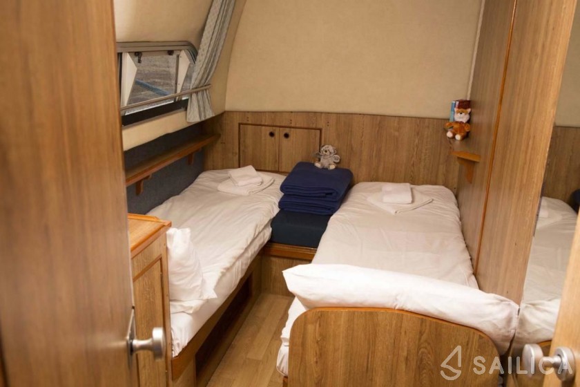 Le Boat Crusader - Yacht Charter Sailica