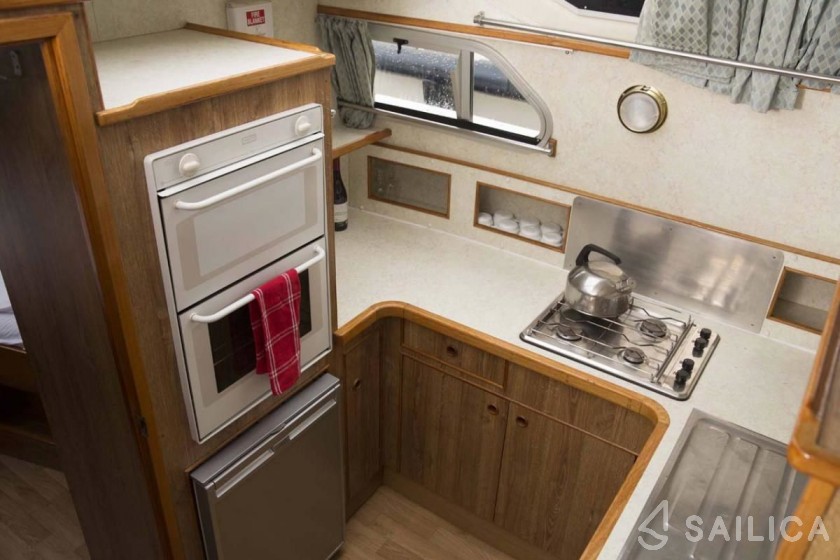 Le Boat Crusader - Yacht Charter Sailica