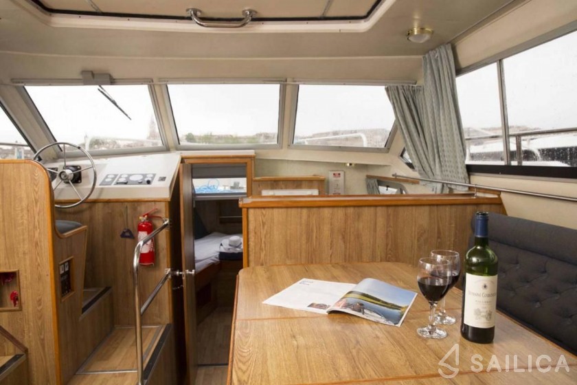 Le Boat Crusader - Yacht Charter Sailica