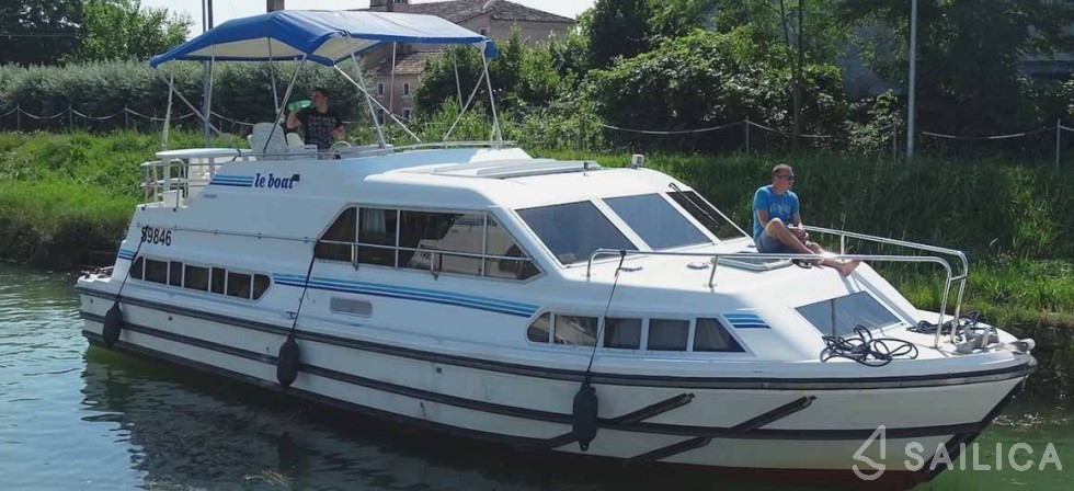 Le Boat Crusader - Yacht Charter Sailica