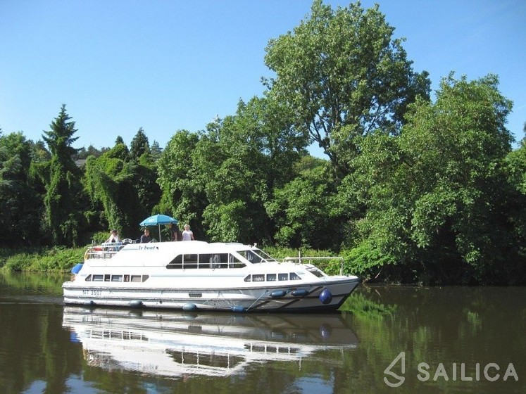 Le Boat Crusader - Yacht Charter Sailica