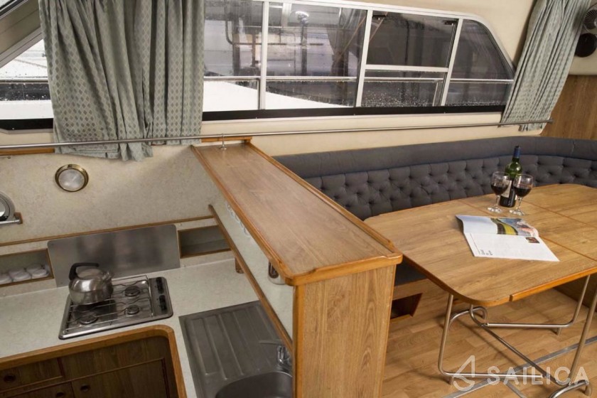 Le Boat Crusader - Yacht Charter Sailica