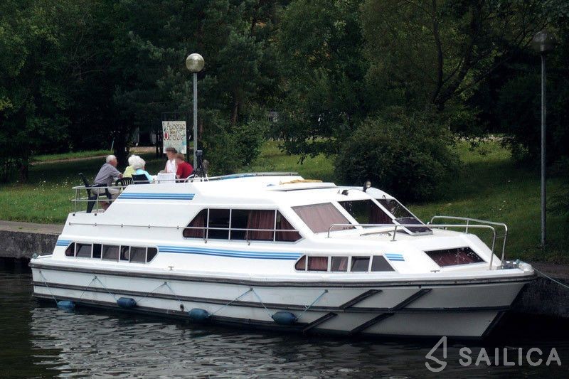 Le Boat Crusader - Yacht Charter Sailica