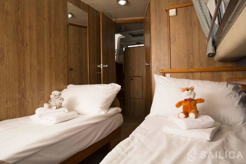 Le Boat Crusader - Yacht Charter Sailica