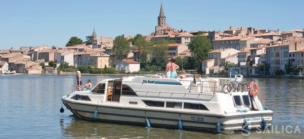 Le Boat Grand Classique - Yacht Charter Sailica