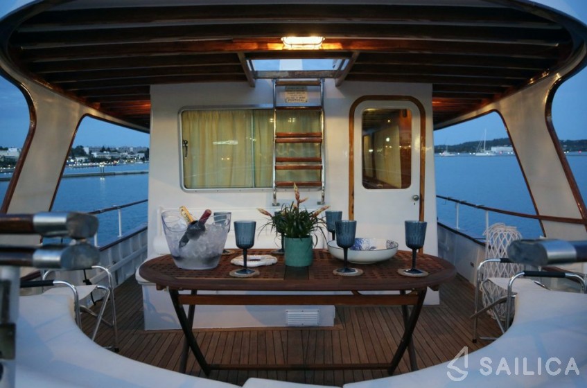 Motoryacht - Yacht Charter Sailica