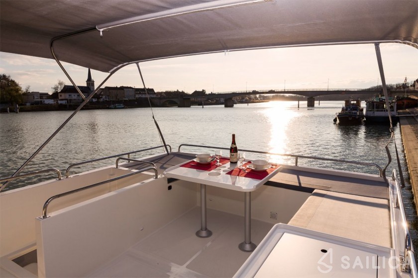Le Boat Horizon 1 - Yacht Charter Sailica