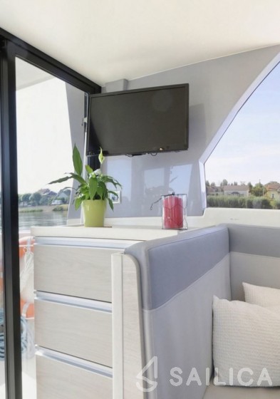 Le Boat Horizon 2 - Yacht Charter Sailica