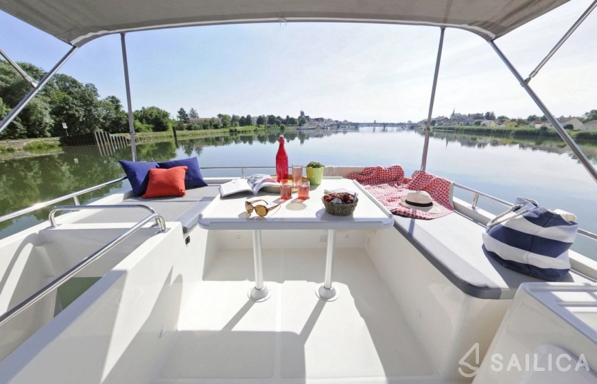Le Boat Horizon 2 - Yacht Charter Sailica