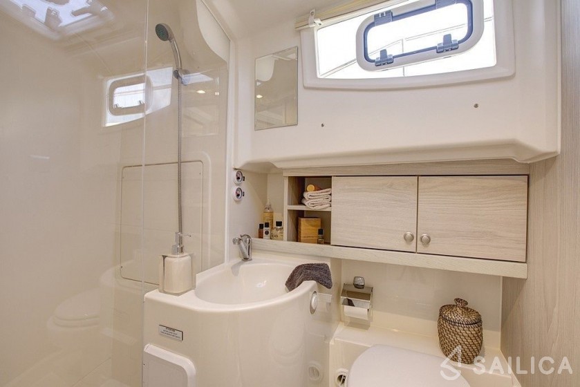 Le Boat Horizon 2 - Yacht Charter Sailica