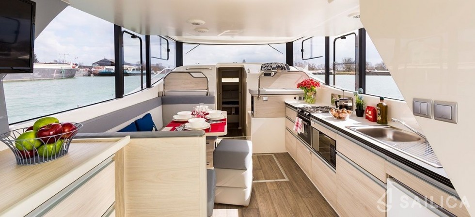 Le Boat Horizon 2 - Yacht Charter Sailica