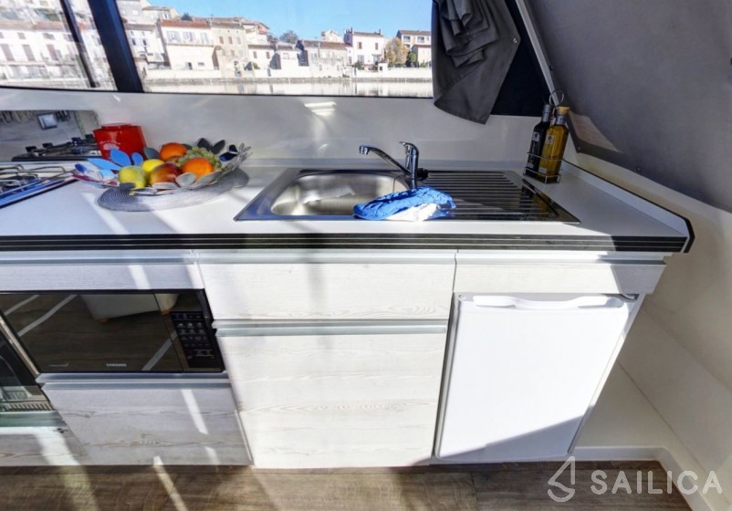 Le Boat Horizon 4 - Yacht Charter Sailica