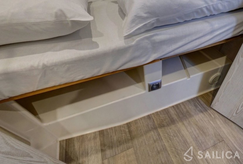 Le Boat Horizon 4 - Yacht Charter Sailica