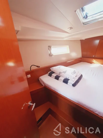 Oceanis 45 - Yacht Charter Sailica