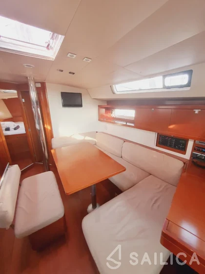 Oceanis 45 - Yacht Charter Sailica