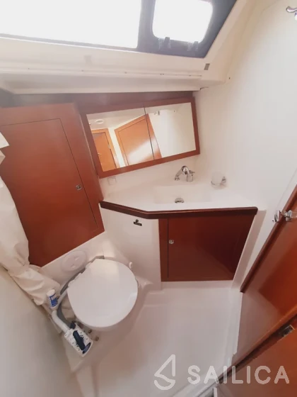 Oceanis 45 - Yacht Charter Sailica